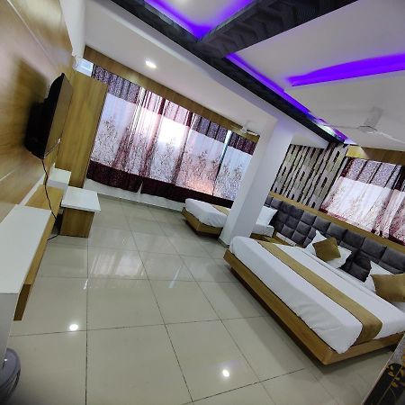 Hotel Rudra Palace Ānand エクステリア 写真