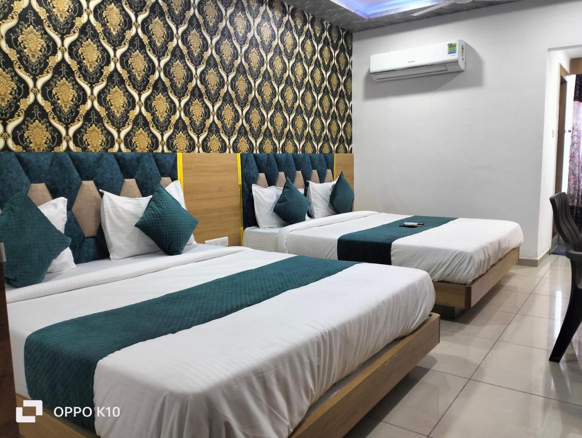 Hotel Rudra Palace Ānand エクステリア 写真