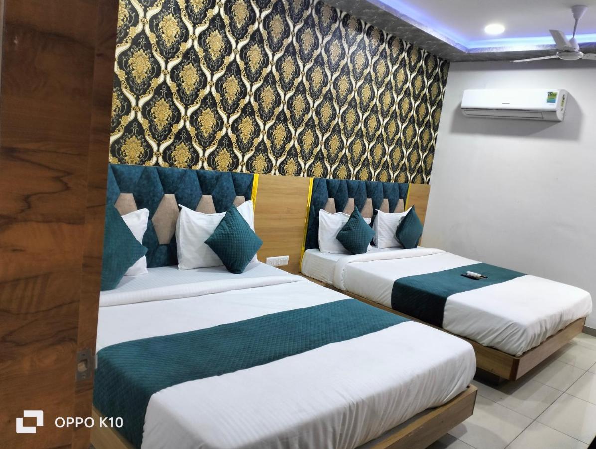 Hotel Rudra Palace Ānand エクステリア 写真
